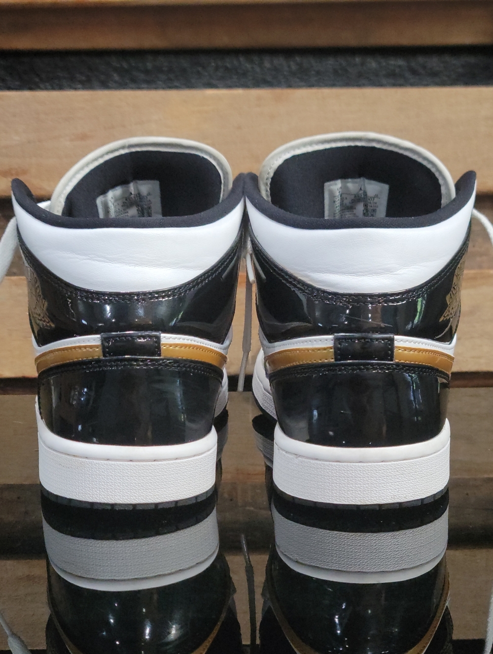 Nike Air Jordan 1 Mid SE "Patent Black White Gold" Mens 9 Ships Today - Picture 7 of 16